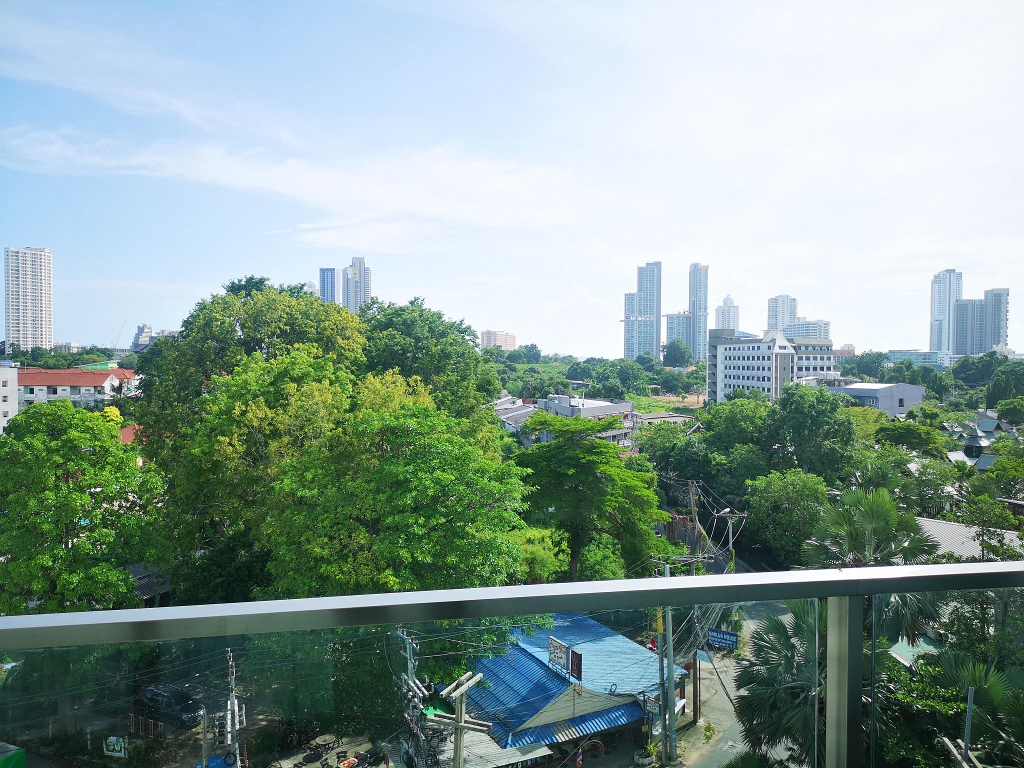 Tsix5 Quarter Hotel Pattaya Exterior photo